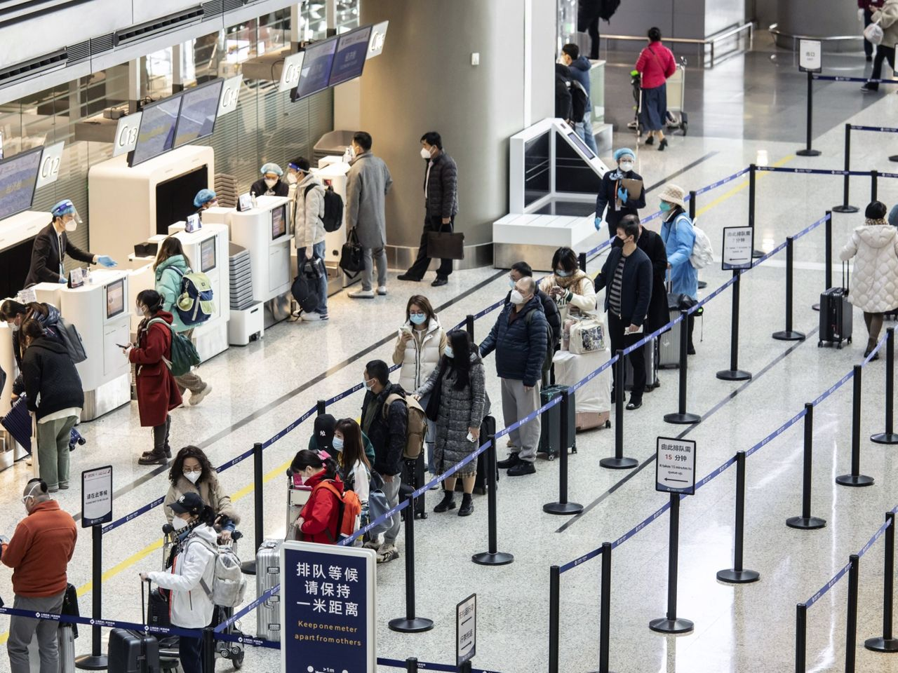 Ch&iacute;nh phủ c&aacute;c quốc gia cũng đ&atilde; cấp thiết tăng cường th&ecirc;m c&aacute;c biện ph&aacute;p chăm s&oacute;c sức khỏe hoặc c&aacute;c quy định kiểm dịch mới để bảo vệ người d&acirc;n.