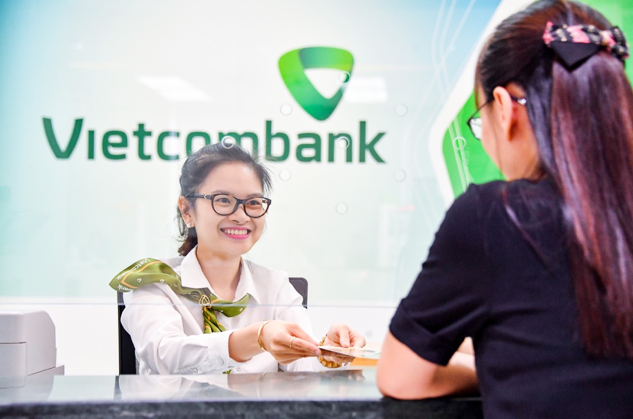 Kinh doanh trong m&ocirc;i trường đầy bất ổn nhưng Vietcombank vẫn khẳng định vị thế của nh&agrave; tạo lập thị trường. Ảnh: Hải Anh