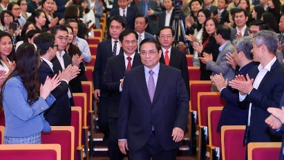 PM asks diplomatic sector to maximize external resources for development