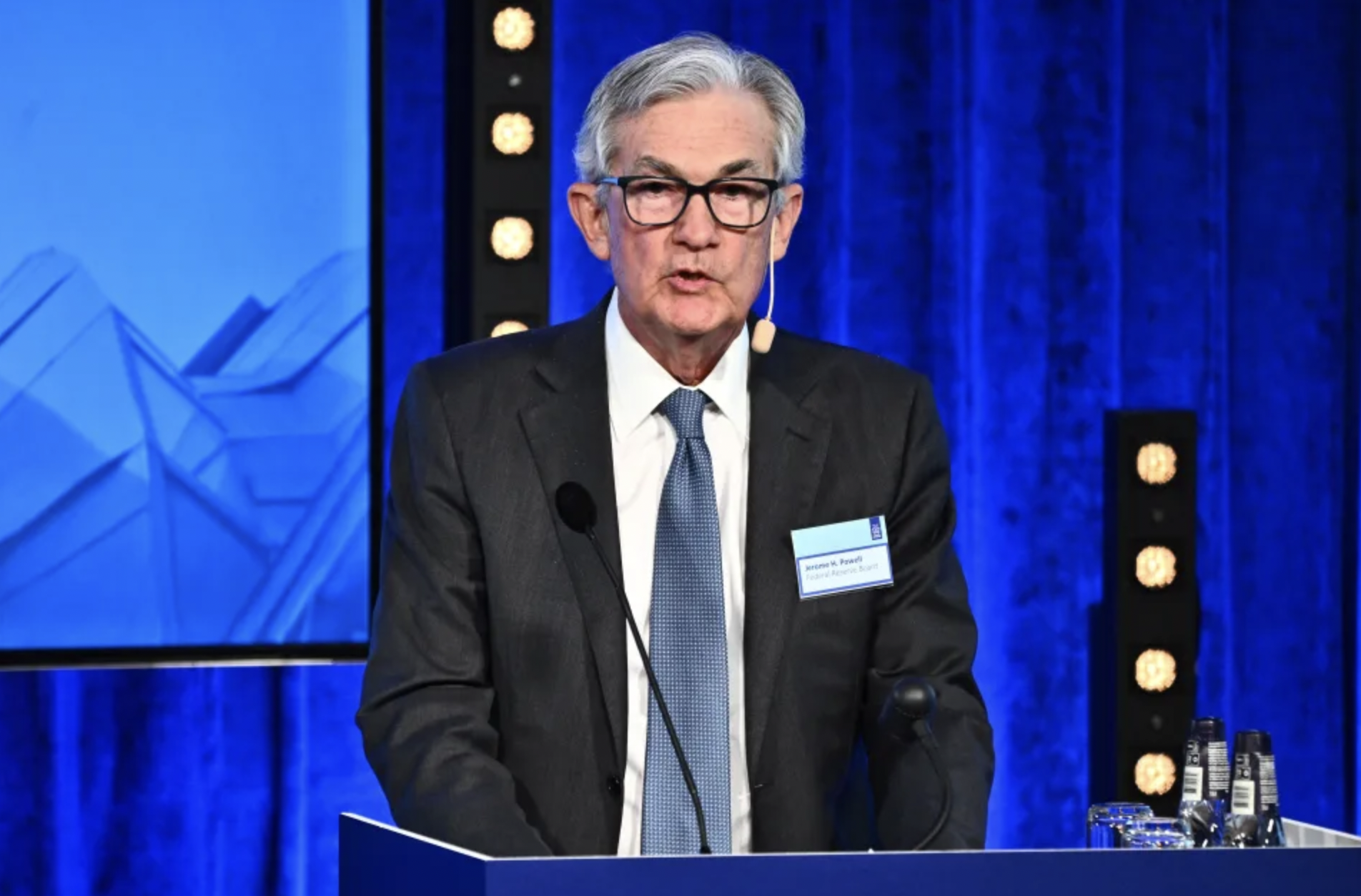 Chủ tịch Fed Jerome Powell tại Thuỵ Điển ngày 10/1 - Ảnh: Reuters.