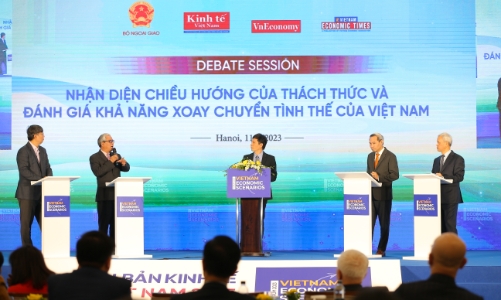 Những hình ảnh và phát ngôn ấn tượng tại Kịch bản Kinh tế Việt Nam 2023 lần thứ 15