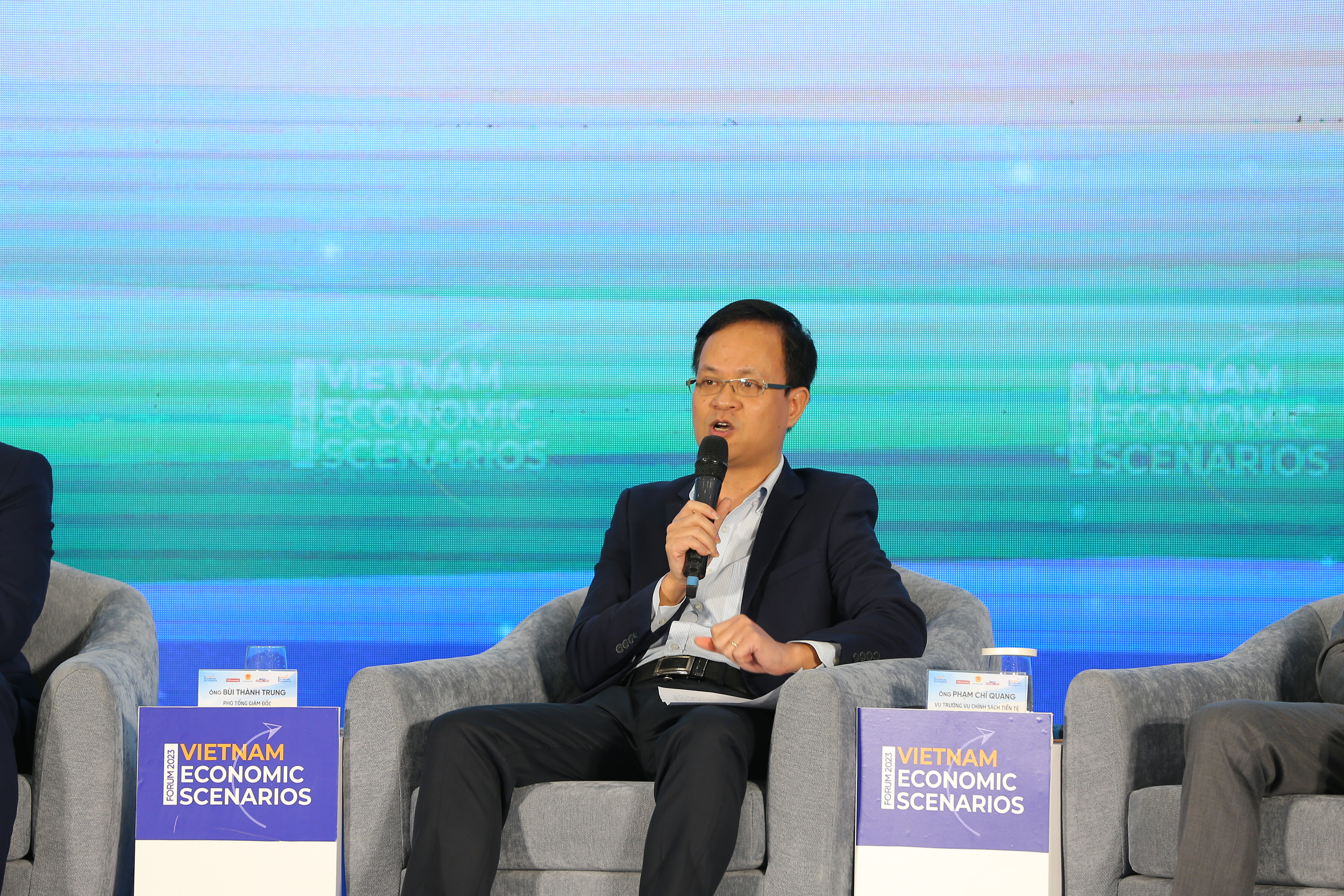 Bước sang năm 2023, ông Phạm Chí Quang, Vụ trưởng Vụ Chính sách tiền tệ cho biết, mục tiêu xuyên suốt là điều hành chính sách tiền tệ là giữ được sự ổn định của dòng tiền, kiểm soát lạm phát. Từ mục tiêu đó, Ngân hàng Nhà nước sẽ đạt được mục tiêu của nội bộ ngành là duy trì sự hoạt động lành mạnh, ổn định của ngành ngân hàng.