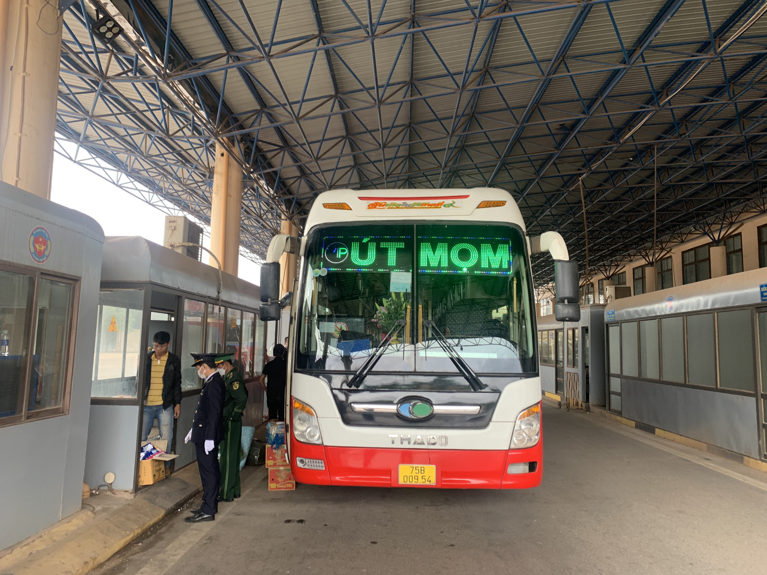 Các đối tượng thường xuyên thay đổi phương thức vận chuyển và thủ đoạn cất giấu ma tuý tinh vi.