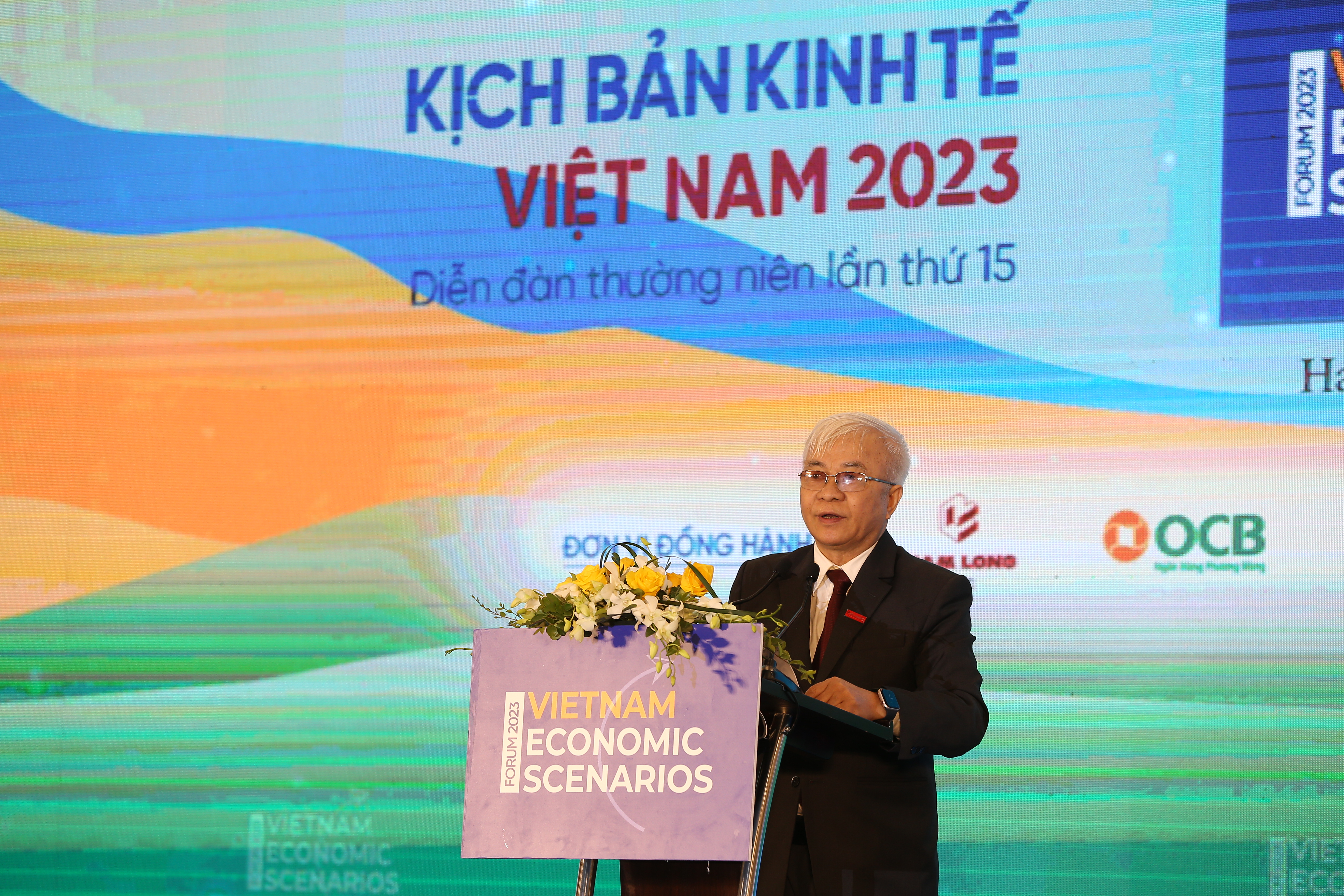 Tổng biên Tập Chử Văn Lâm phát biểu khai mạc Diễn đàn thường niên Kịch bản Kinh tế Việt Nam do VnEconomy tổ chức sáng 11/1.