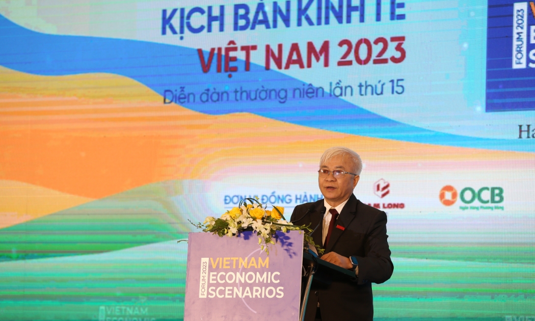 Tổng biên Tập Chử Văn Lâm phát biểu khai mạc Diễn đàn thường niên Kịch bản Kinh tế Việt Nam do VnEconomy tổ chức sáng 11/1.