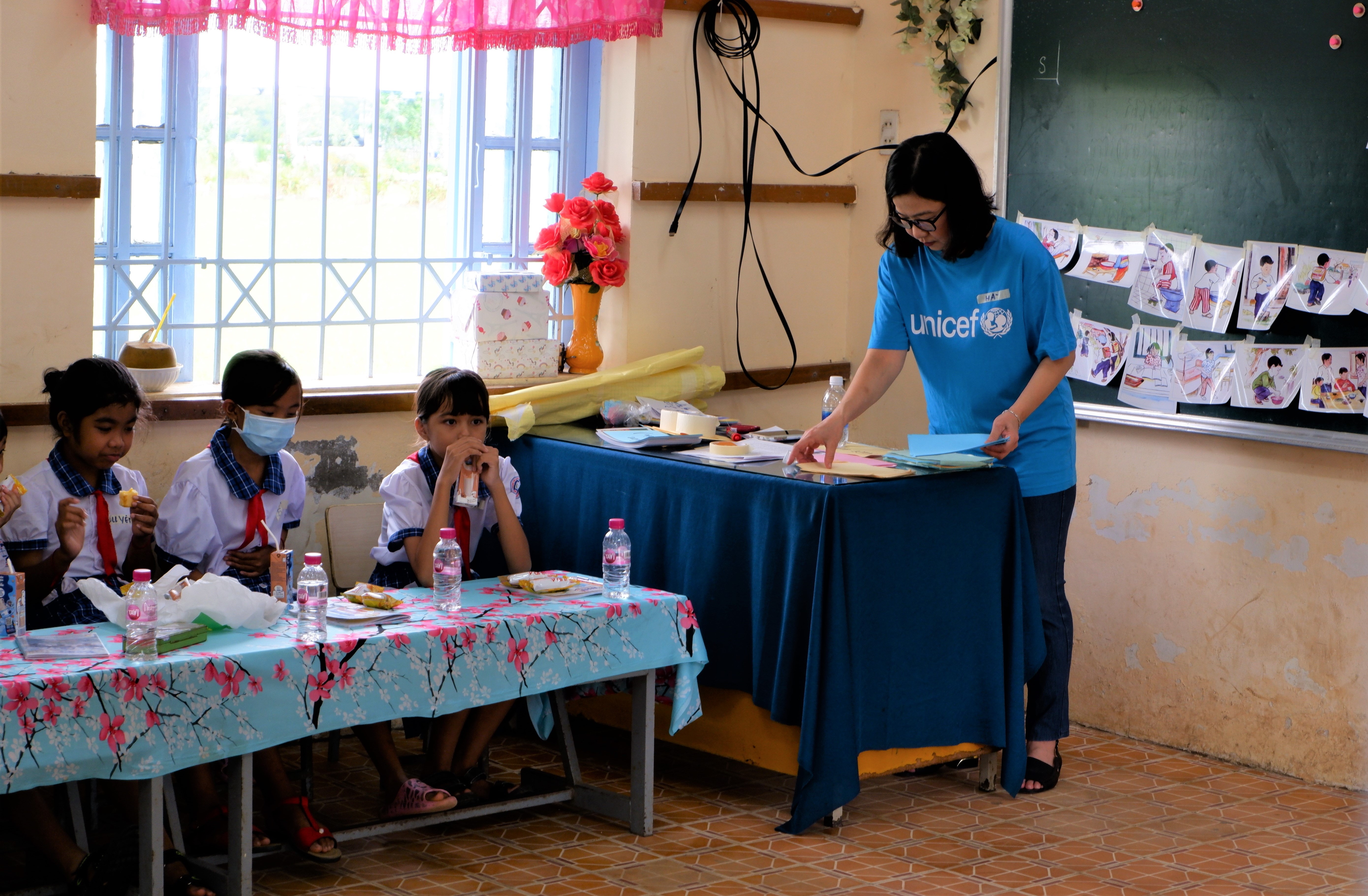 Các đại diện của Masterise Group và UNICEF Việt Nam trong chuyến đi khảo sát thực địa tại Sóc Trăng, tháng 10/2022.