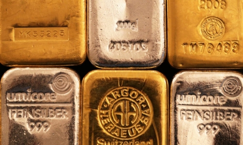 Giá vàng thế giới tuột dốc không phanh vì báo cáo việc làm của Mỹ, trong nước mất nửa triệu đồng/lượng