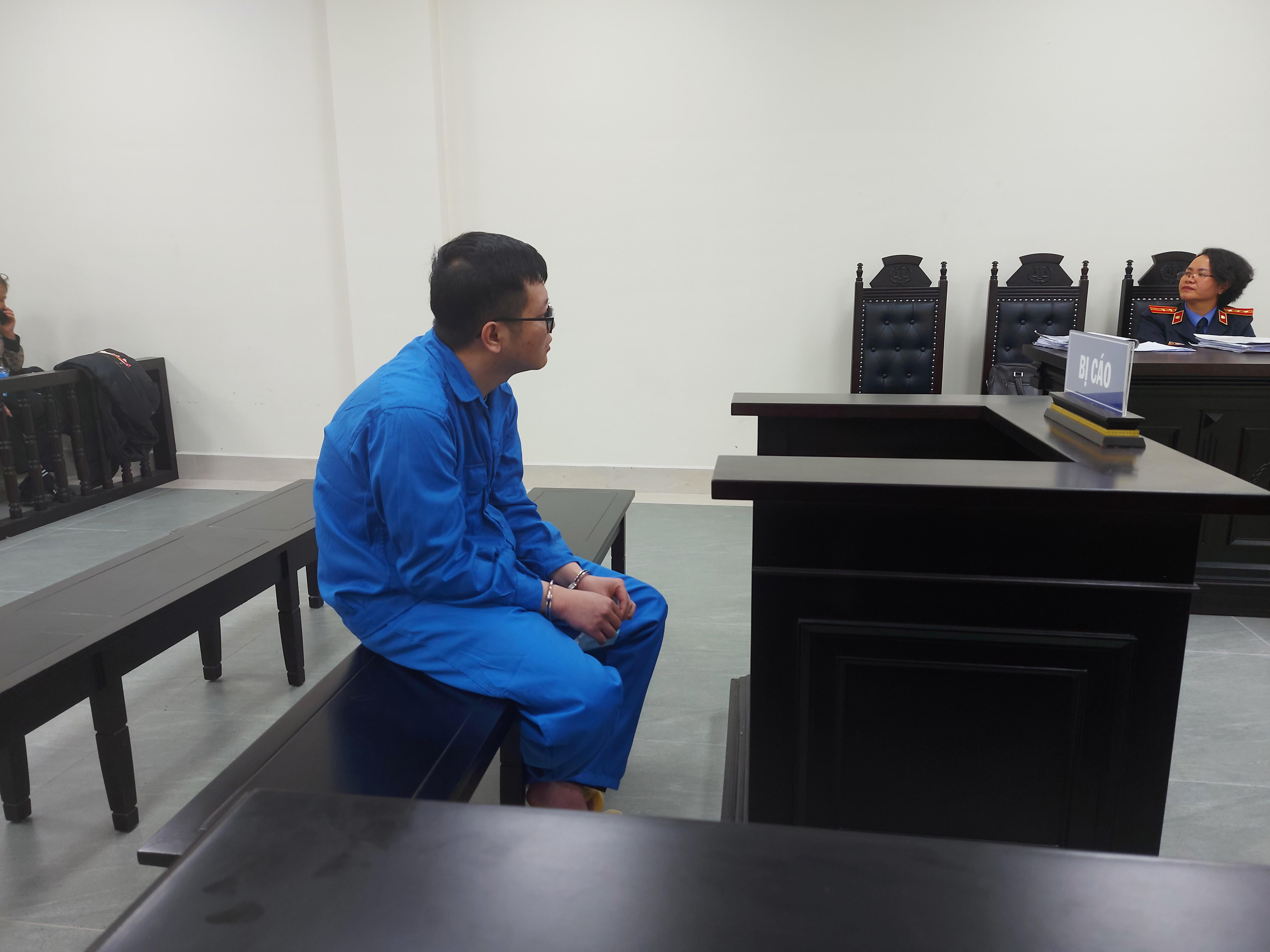 Quang hầu t&ograve;a ng&agrave;y 12/1.