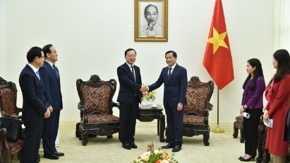Deputy PM proposes Samsung expand its investment in Vietnam