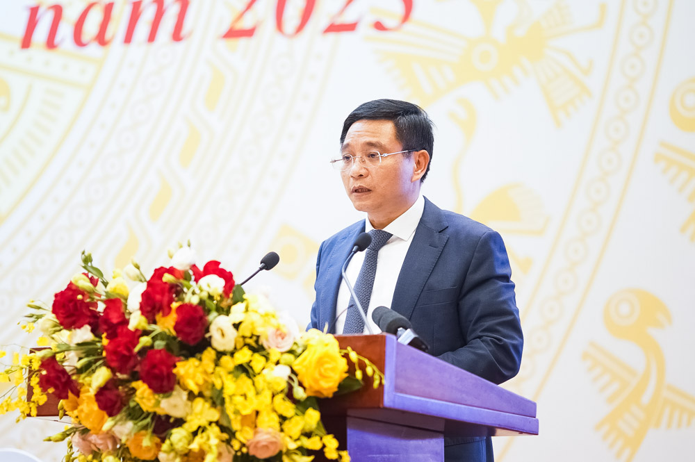 Bộ trưởng Bộ Giao th&ocirc;ng vận tải Nguyễn Văn Thắng ph&aacute;t biểu tại hội nghị.