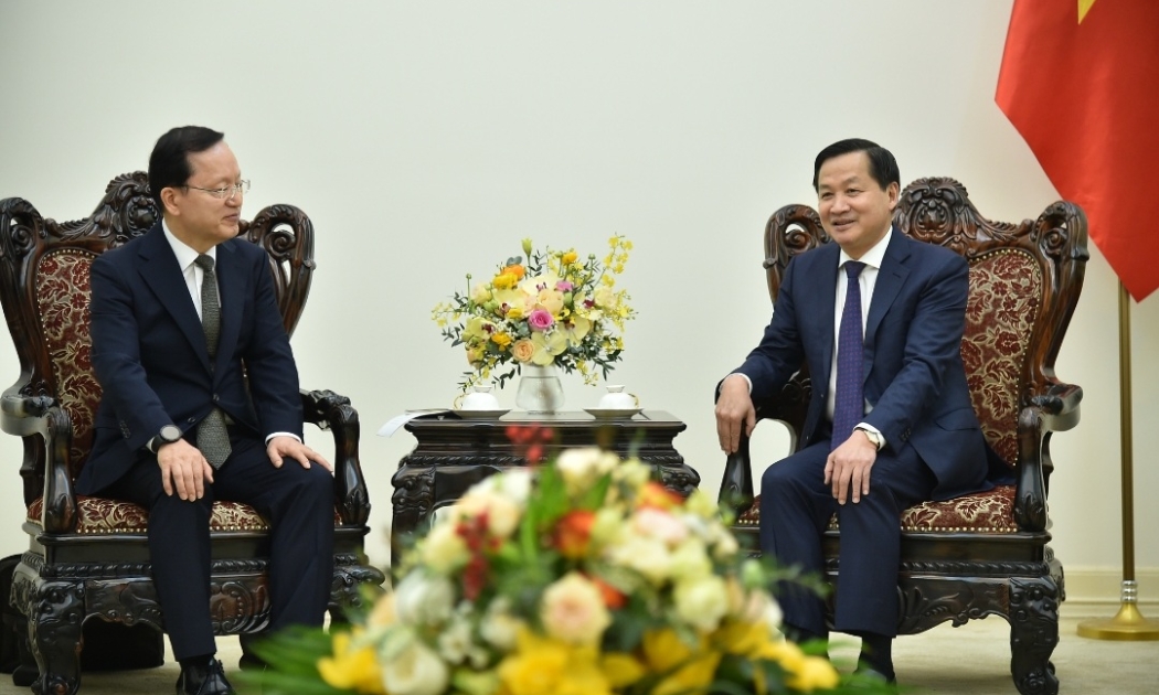 Đồng chí Lê Minh Khái, Bí thư Trung ương Đảng, Phó Thủ tướng Chính phủ tiếp ông Park Hark Kyu, Tổng giám đốc Tập đoàn Samsung Electronics.
