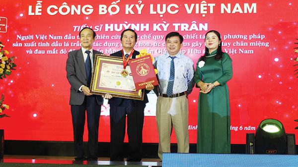 Người thầy thuốc thầm lặng chế thuốc cứu người