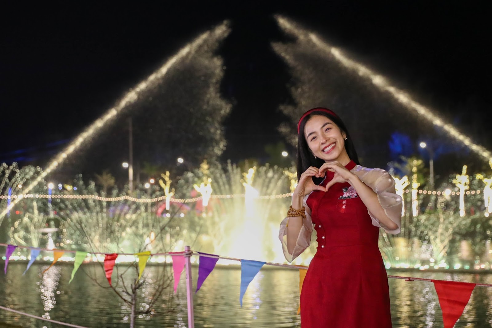 Khu vực vườn đào và nhạc nước ở khu đô thị Mailand Hoàng Đồng được các bạn trẻ check-in tại Lễ Hội Hoa Đào Xứ Lạng 2023.