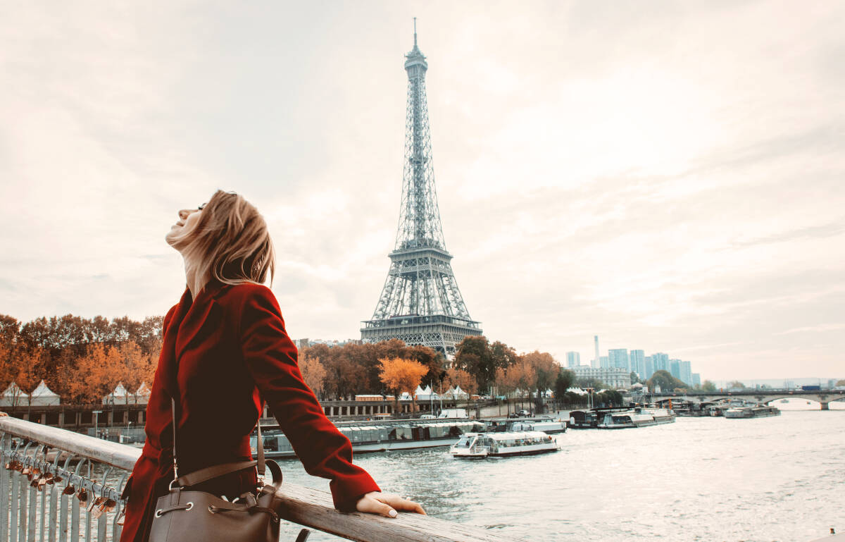 Ảnh hưởng của bộ phim Emily ở Paris có lợi cho du lịch Pháp.
