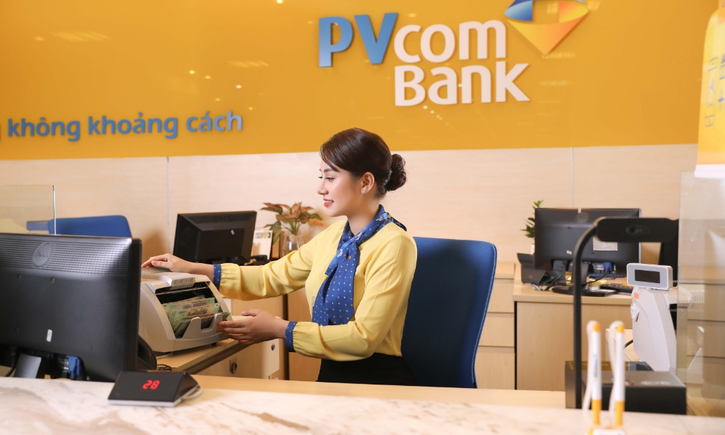 PVcomBank là ngân hàng tiên phong phục vụ khách hàng đến ngày 30 Tết.