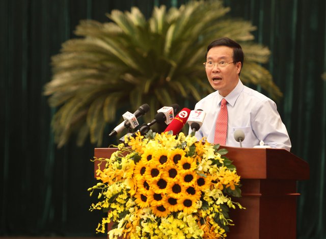 &Ocirc;ng V&otilde; Văn Thưởng, Thường trực Ban B&iacute; thư, cho biết Nghị quyết 31 của Bộ Ch&iacute;nh trị lần n&agrave;y nhấn mạnh việc ban h&agrave;nh ch&iacute;nh s&aacute;ch, ph&aacute;p luật vượt trội, đẩy mạnh ph&acirc;n cấp, ph&acirc;n quyền cho TP.HCM - Ảnh: PC.