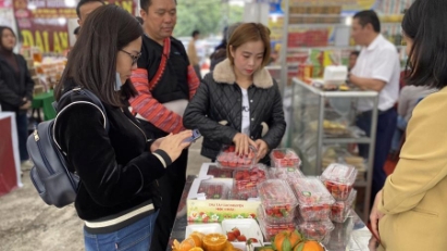 Food and agricultural trade fair opens in Hanoi