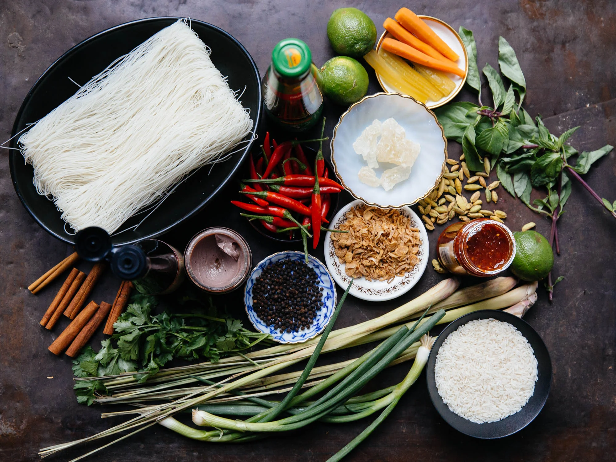 Gia vị bây giờ không chỉ là dạng bột, mà còn có dạng viên nén, sốt sệt, sốt loãng... nhằm mở rộng đối tượng khách hàng từ bình dân đến cao cấp.