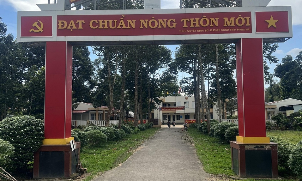 Cổng chào Nông thôn mới xã Thanh Sơn, huyện Định Quán