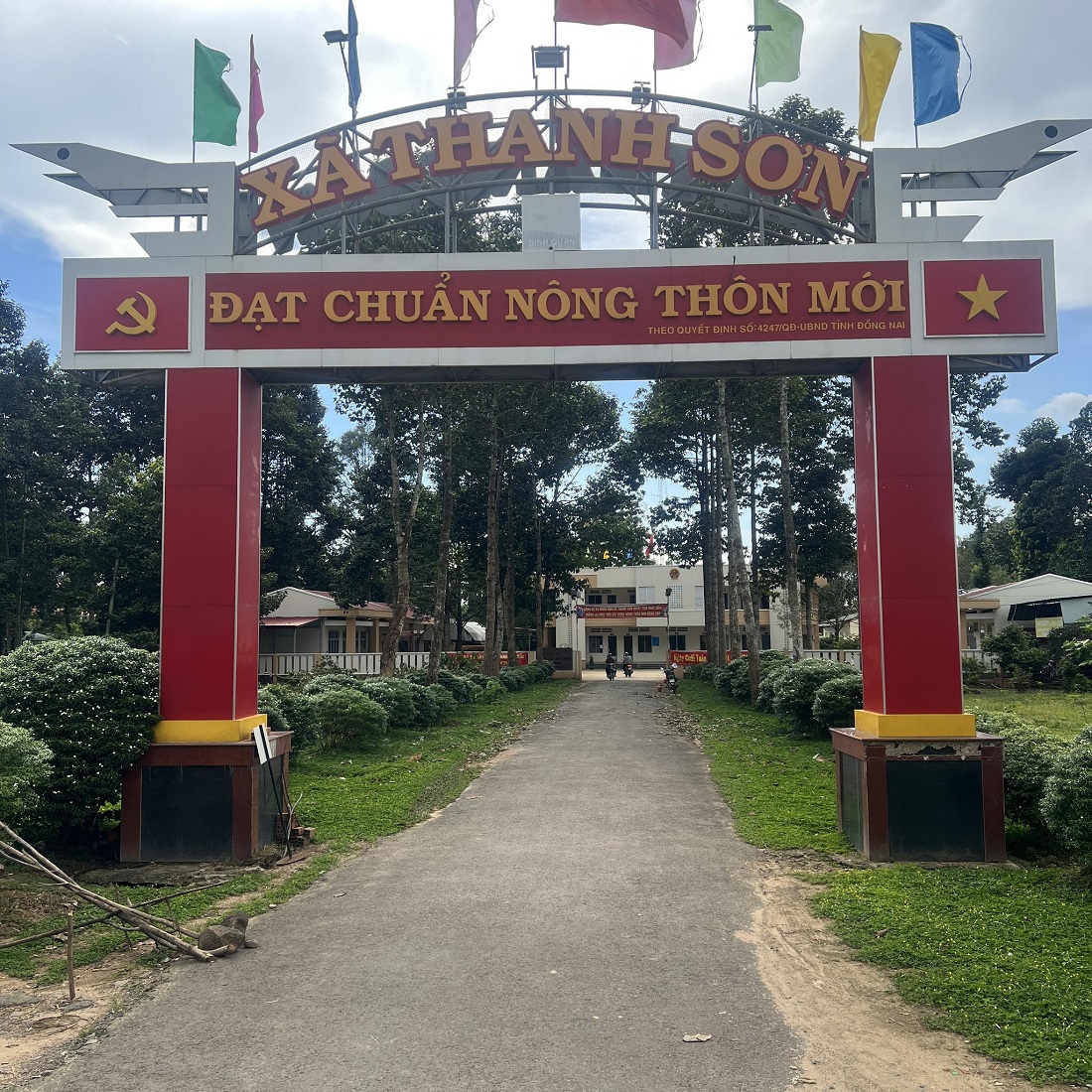Cổng chào Nông thôn mới xã Thanh Sơn, huyện Định Quán