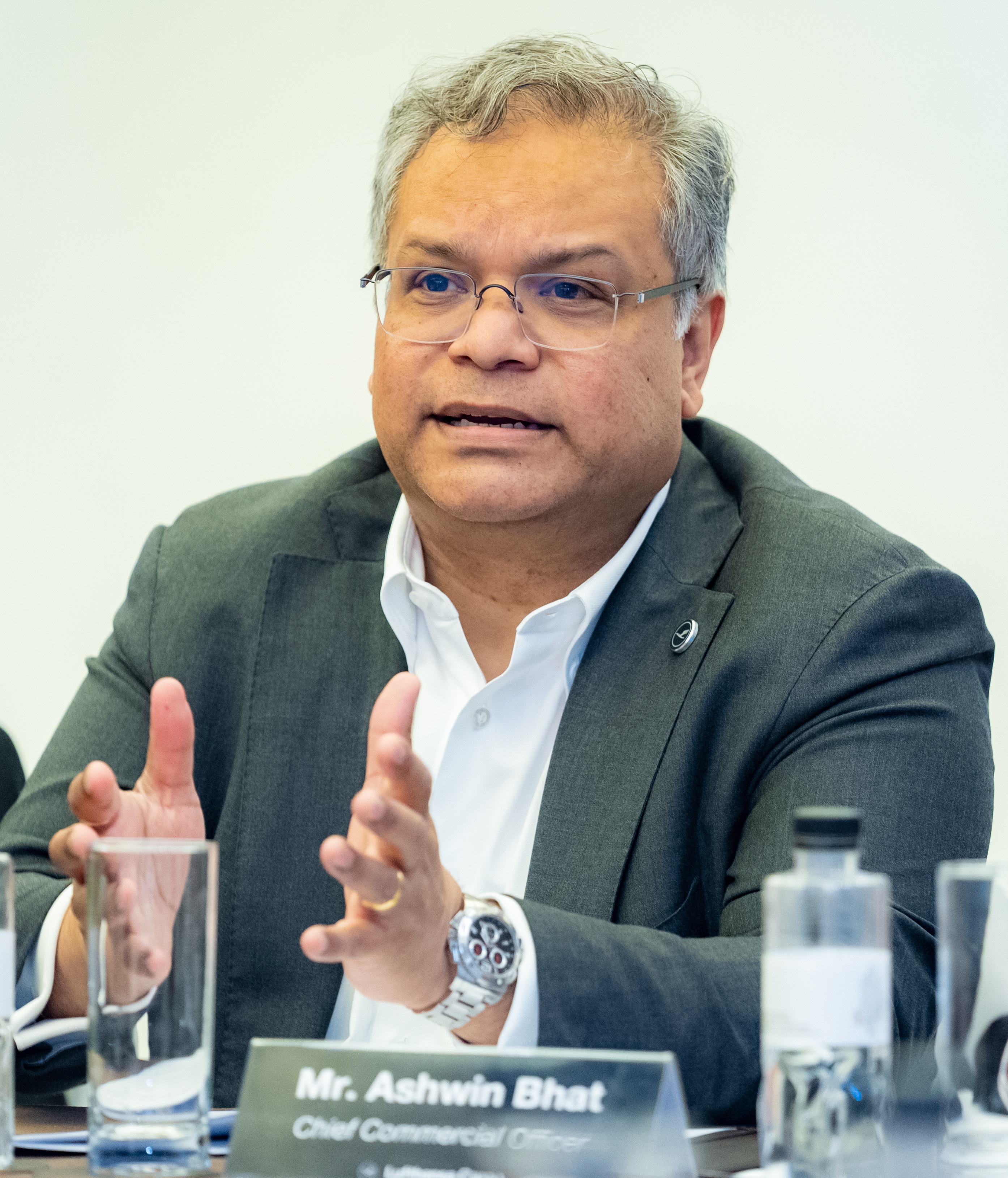 &Ocirc;ng Ashwin Bhat, Gi&aacute;m đốc thương mại h&atilde;ng h&agrave;ng kh&ocirc;ng Lufthansa Cargo (Đức).