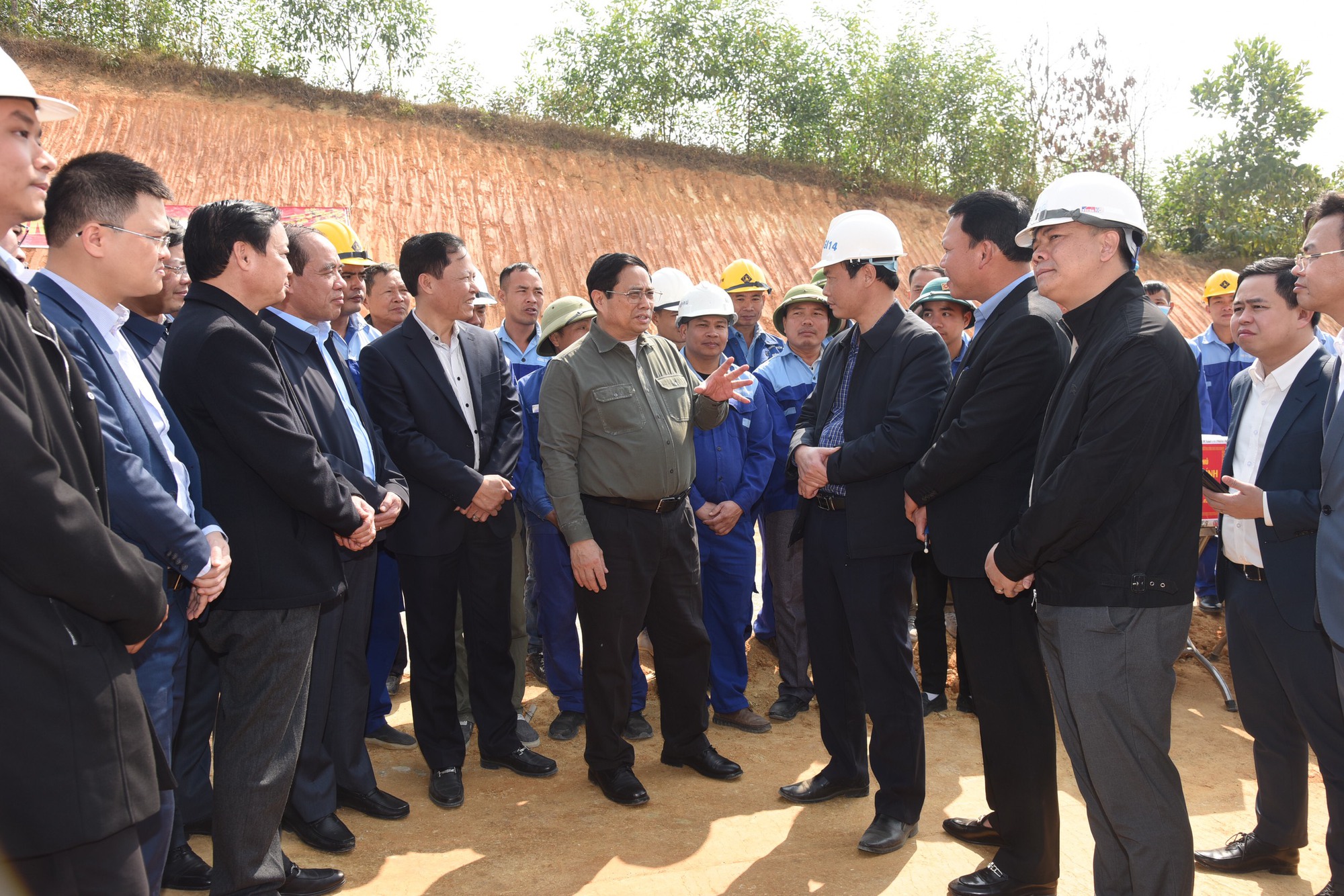 Thủ tướng yêu cầu giải phóng mặt bằng giai đoạn 1 phải xong trong tháng 2/2023, hoàn thành giai đoạn 1 vào tháng 12/2023 - Ảnh: VGP