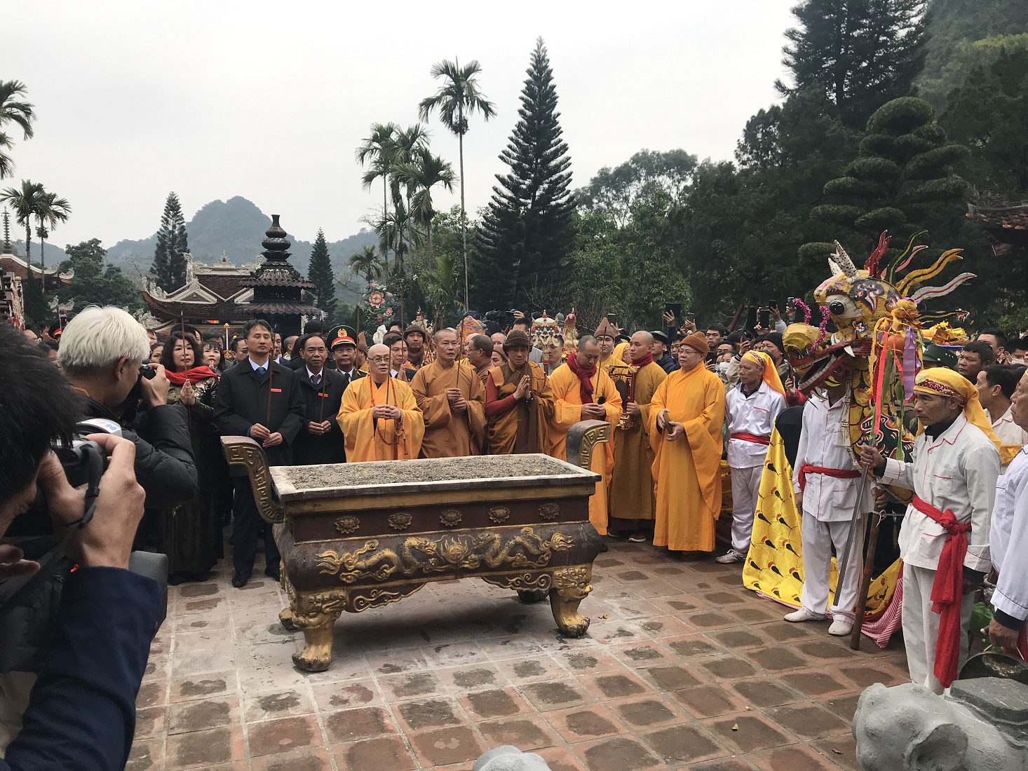 Ni&ecirc;m hương Khai hội Ch&ugrave;a Hương Xu&acirc;n 2023.