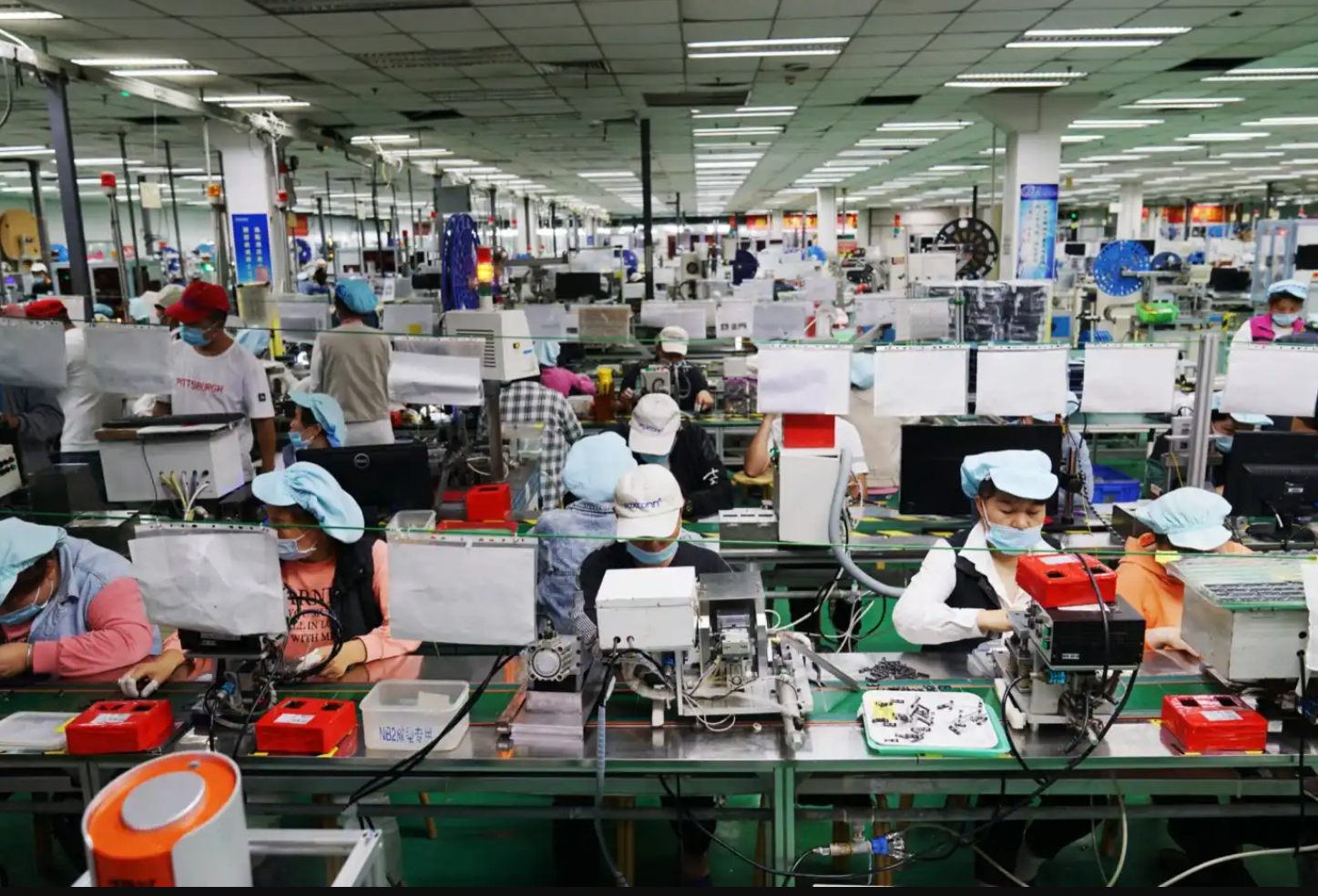 Nh&agrave; m&aacute;y của Foxconn ở Trịnh Ch&acirc;u, Trung Quốc đ&oacute;ng vai tr&ograve; quan trọng với Apple - Ảnh: Getty Images