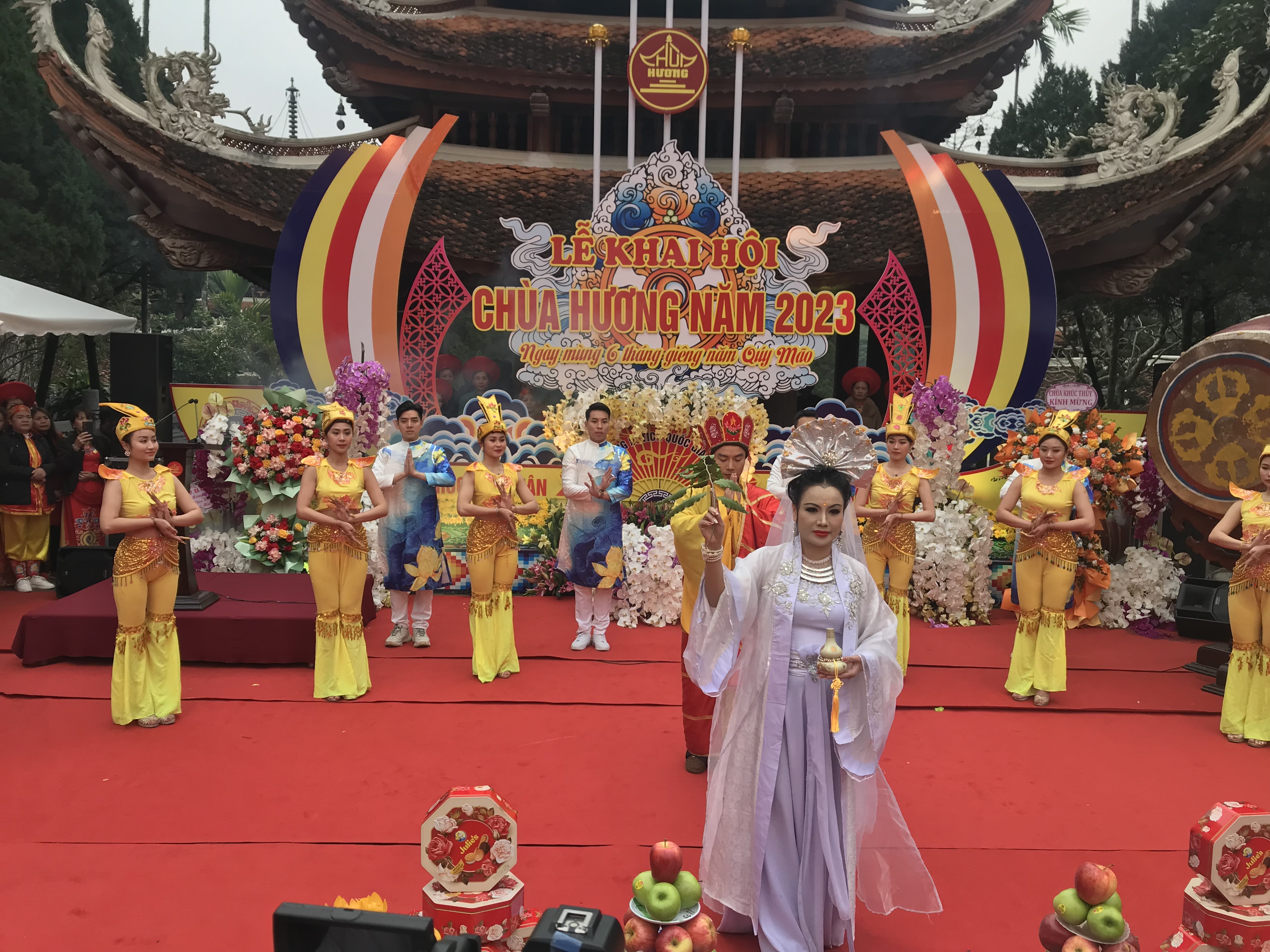 Văn nghệ khai hội Chùa Hương Xuân 2023.