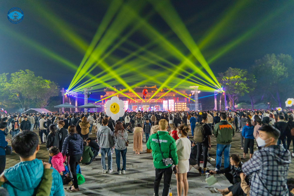 Tổng lượt kh&aacute;ch lưu tr&uacute; tại Huế những ng&agrave;y n&agrave;y ước khoảng 50.800 lượt kh&aacute;ch, tăng 150% so với năm 2022.