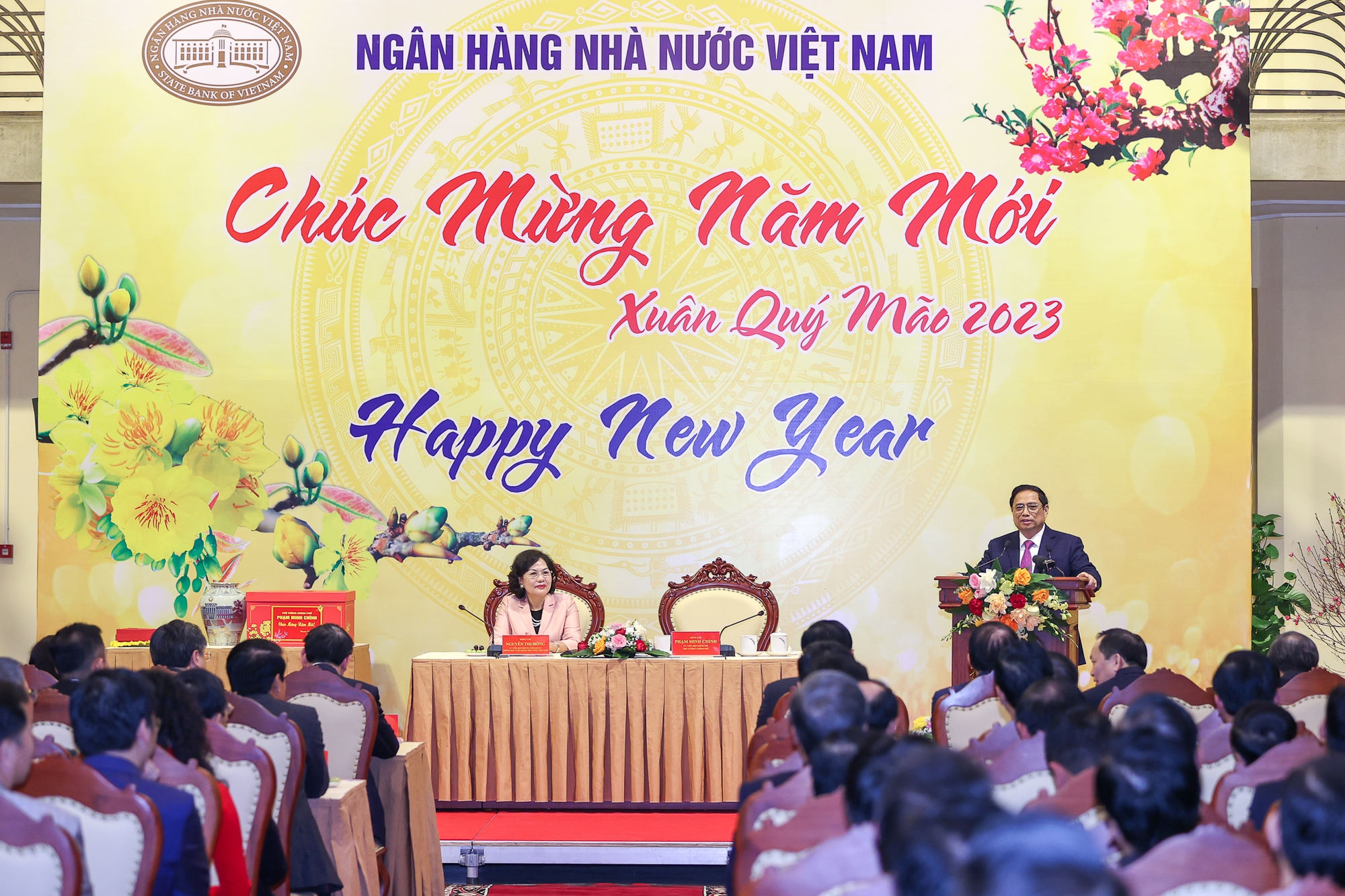 Thủ tướng n&ecirc;u r&otilde; 3 điểm m&agrave; ng&agrave;nh ng&acirc;n h&agrave;ng cần cố gắng hơn, nỗ lực khắc phục kịp thời, c&agrave;ng sớm c&agrave;ng tốt trong thời gian tới - Ảnh: VGP