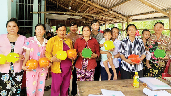 Phụ nữ Trà Vinh  “Nuôi heo đất” tích cóp lương hưu