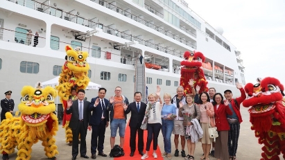 Over 870,000 international tourists visit Vietnam in January