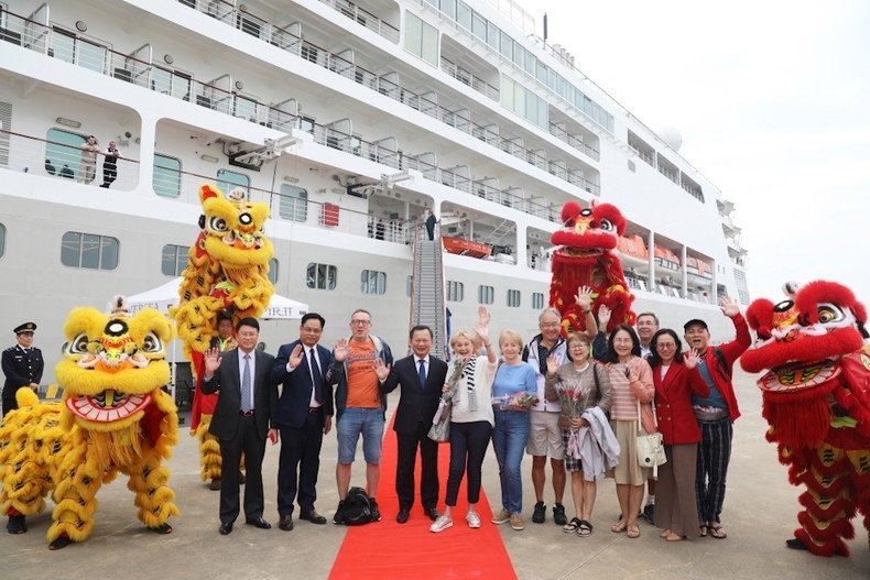 Over 870,000 international tourists visit Vietnam in January
