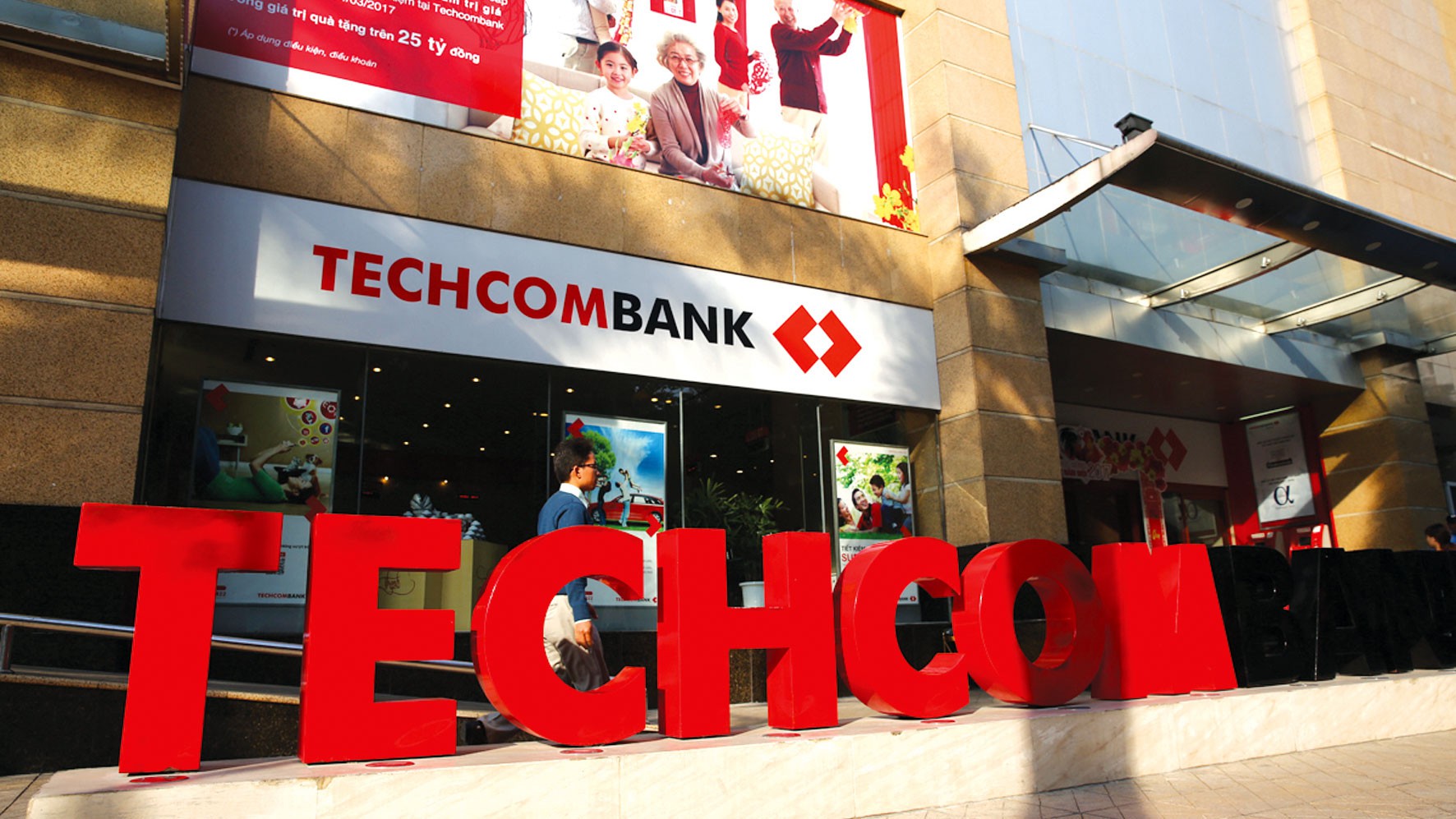 Hệ số an toàn vốn (CAR) của Techcombank giữ vững ở mức cao 15,2% trong năm 2022.
