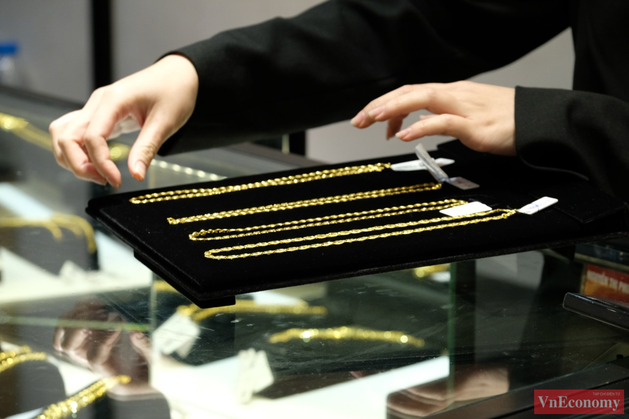 Những sản phẩm được người ti&ecirc;u d&ugrave;ng ưa chuộng trong ng&agrave;y v&iacute;a Thần T&agrave;i thường l&agrave; c&aacute;c loại nhẫn tr&ograve;n trơn từ 0,5 chỉ đến 2 chỉ hoặc c&aacute;c sản phẩm v&agrave;ng trang sức.