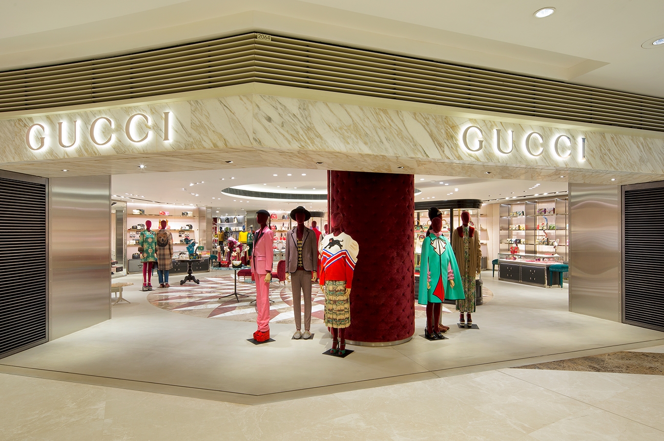Qua màn bổ nhiệm Sabato De Sarno, có thể thấy lãnh đạo tập đoàn Kering đang muốn lèo lái Gucci trở về với phong cách cổ điển và sang trọng xa xỉ.