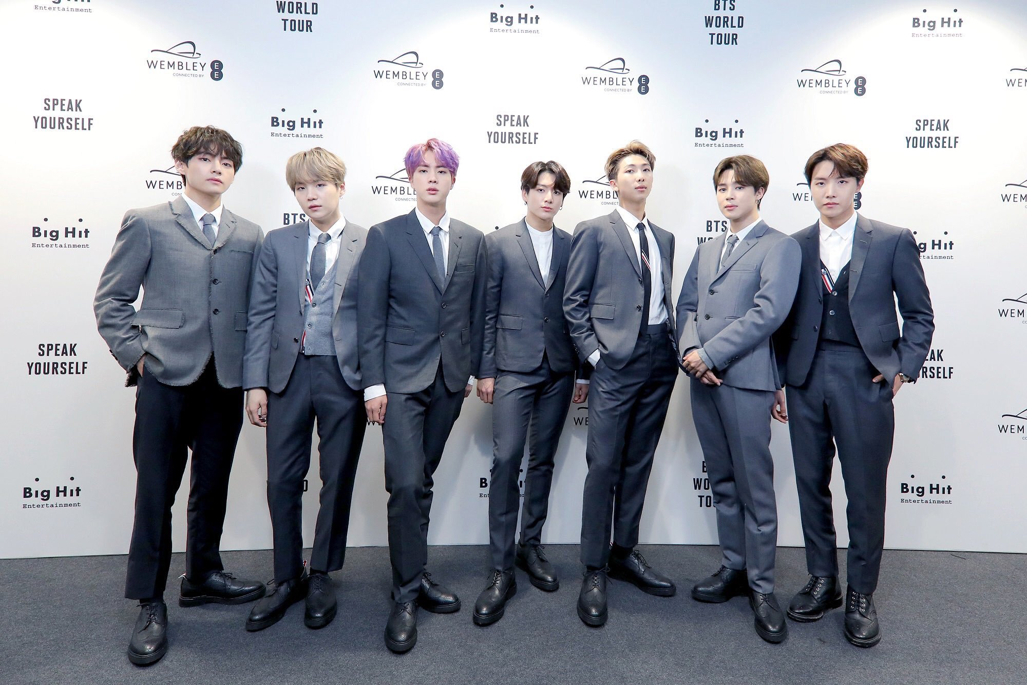 Các ngôi sao Hàn Quốc cũng rất chăm chỉ diện các thiết kế của Thom Browne, nhờ đó tăng độ nhân diện thương hiệu ra toàn châu Á.