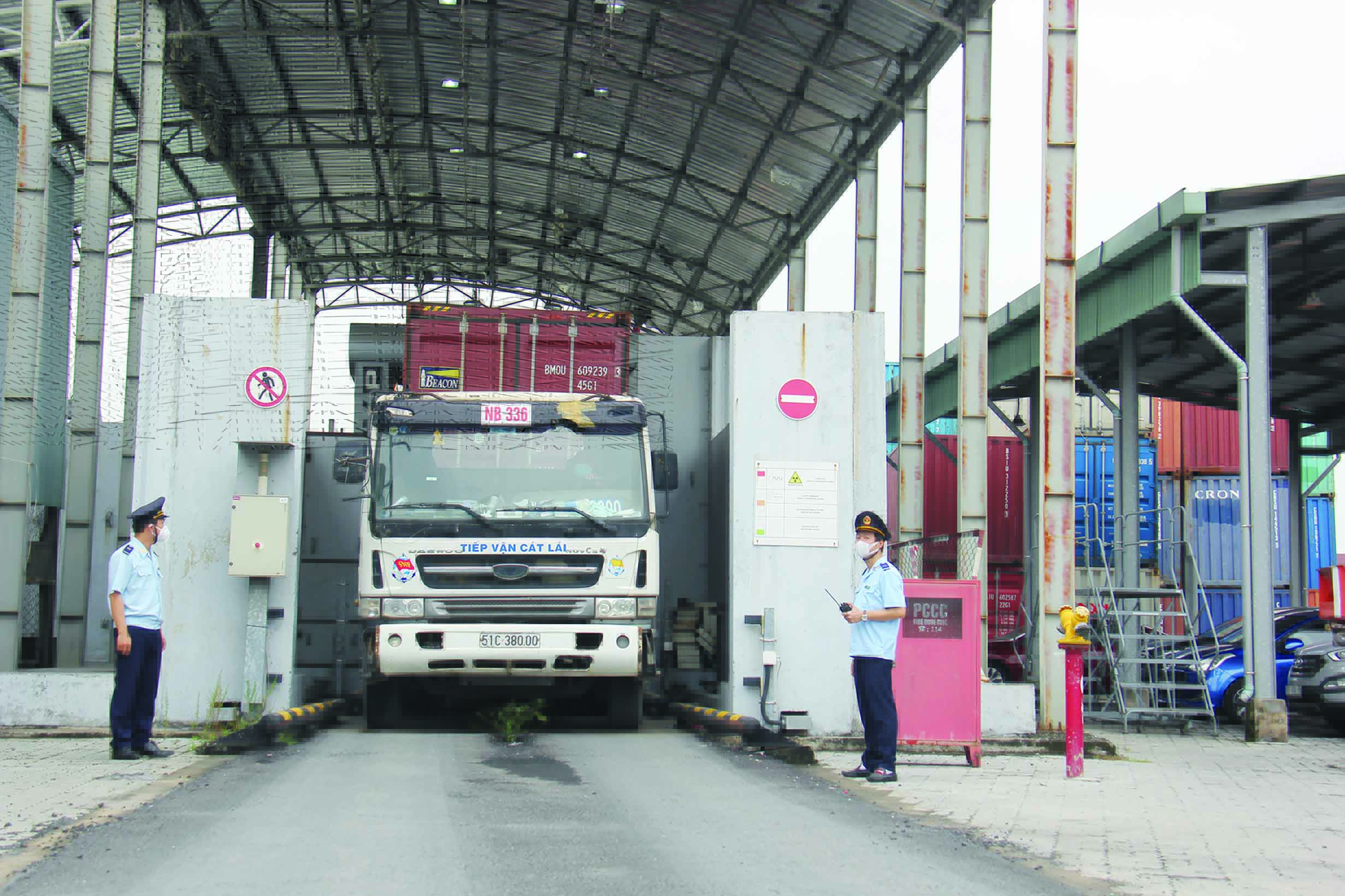 Năm 2023, ngành hải quan phấn đấu giảm 10% thời gian thông quan, giải phóng hàng hoá xuất nhập khẩu.