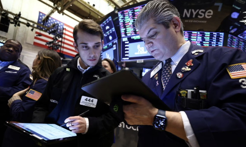 Chứng khoán Mỹ tăng điểm mạnh sau khi Fed nâng lãi suất, giá dầu lao dốc