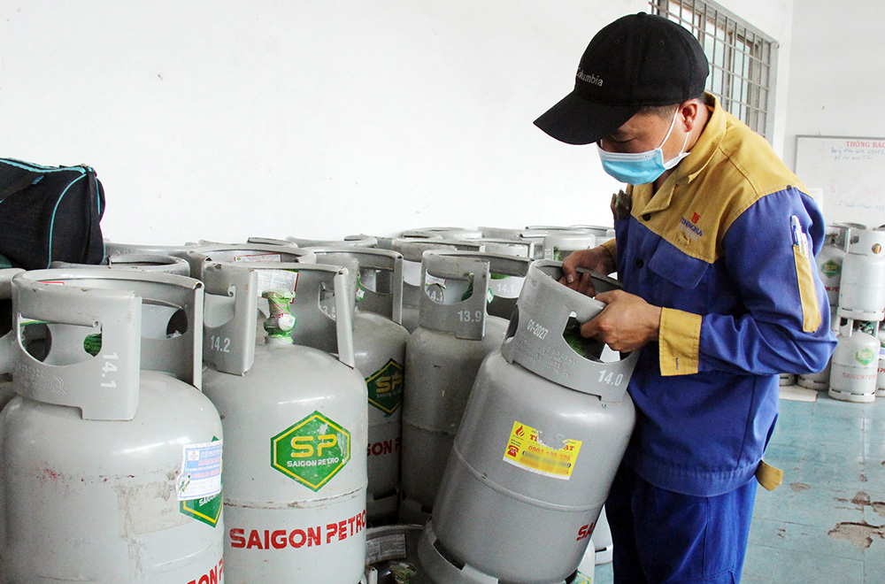 Giá gas tăng mạnh những ngày đầu năm Quý Mão, từ 62.000 - 63.000 đ/bình 12 kg...