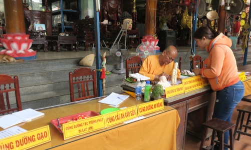 Minh bạch thu chi, ngăn “mập mờ” quản lý tiền công đức