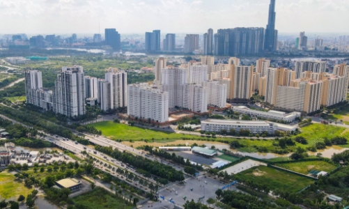 Bất động sản tiếp tục gặp bất lợi về vốn trong nửa đầu năm 2023