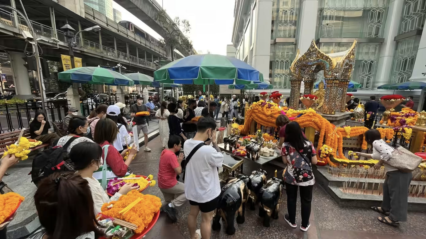 Đền thờ Erawan ở Bangkok - Ảnh: Nikkei.