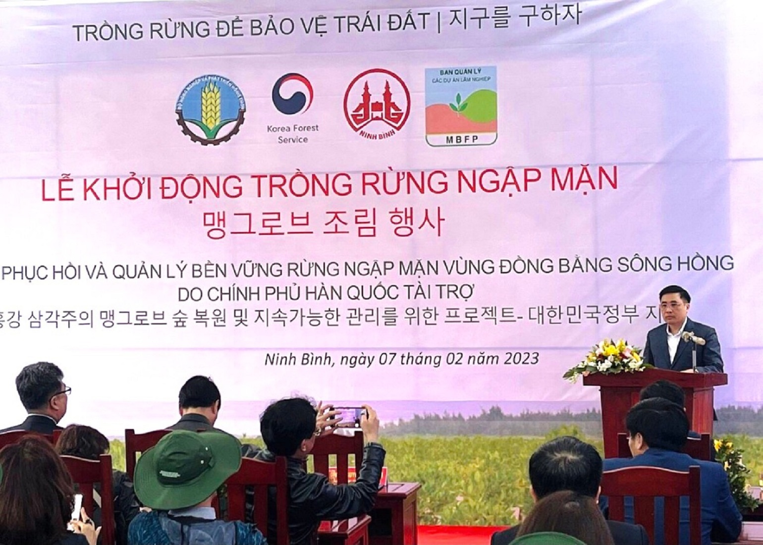 Lễ khởi động trồng rừng ngập mặn.