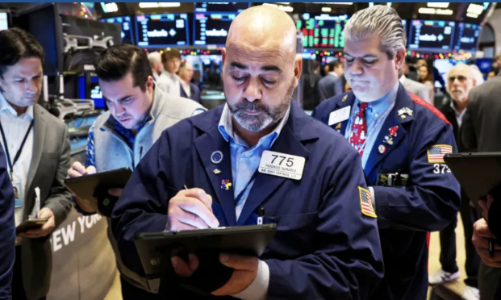 Chứng khoán Mỹ giảm điểm trong lúc chờ Chủ tịch Fed phát biểu, giá dầu tăng 1%