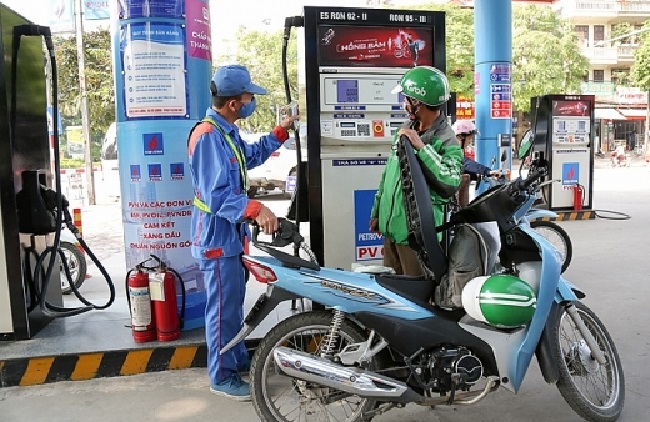 Không quy định cụ thể mức chiết khấu cho các cửa hàng bán lẻ xăng dầu là Nhà nước đang can thiệp vào thị trường một cách nửa vời.