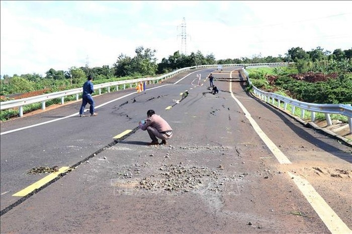 Dự án đường Hồ Chí Minh đoạn tránh Chư Sê, tỉnh Gia Lai được Bộ Giao thông vận tải giao Ban Quản lý dự án 6 tổ chức và quản lý thực hiện.