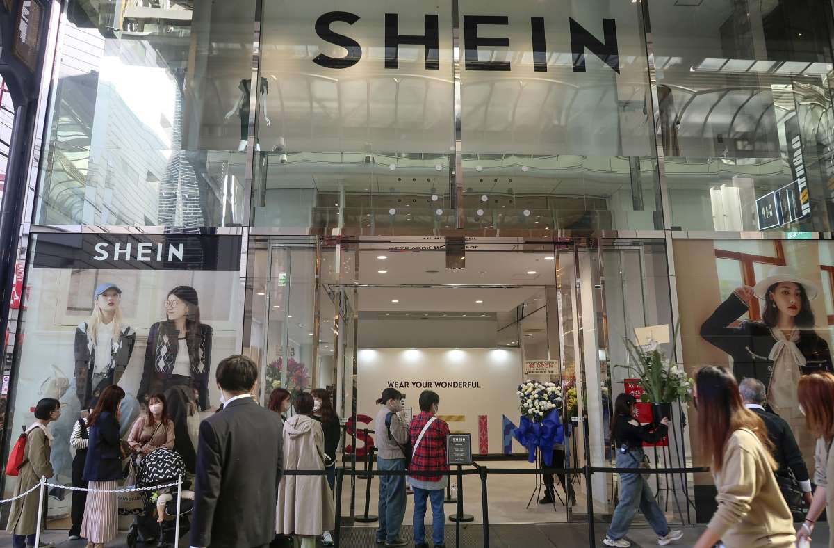 Nhiều người tiêu dùng Mỹ chỉ trích quần áo cực rẻ của Shein đang khuyến khích tiêu thụ quá mức và gây lãng phí cho người tiêu dùng.