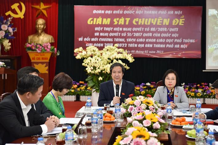 Đoàn đại biểu Quốc hội thành phố Hà Nội làm việc với Trường THCS Bế Văn Đàn, quận Đống Đa. Ảnh: Bộ Giáo dục và Đào tạo.